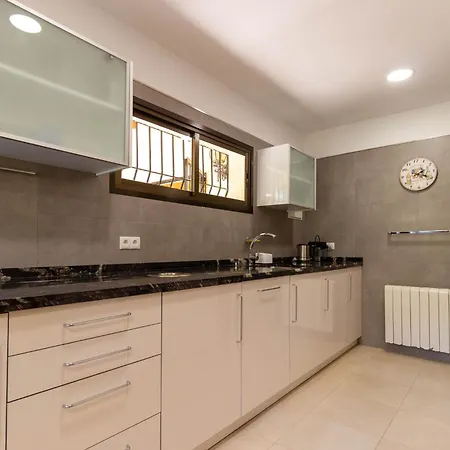 Ref 147) 10 Persons Villa