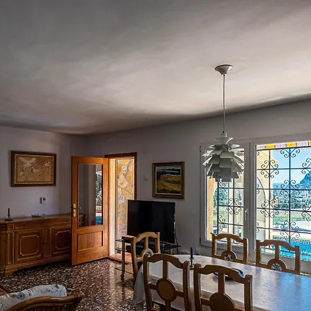 Ref 147) 10 Persons Villa *