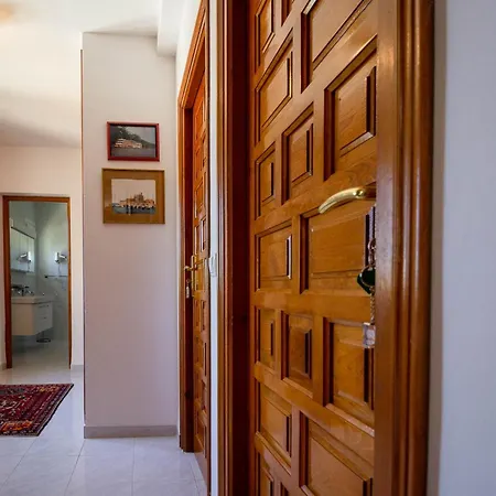 Ref 147) 10 Persons *