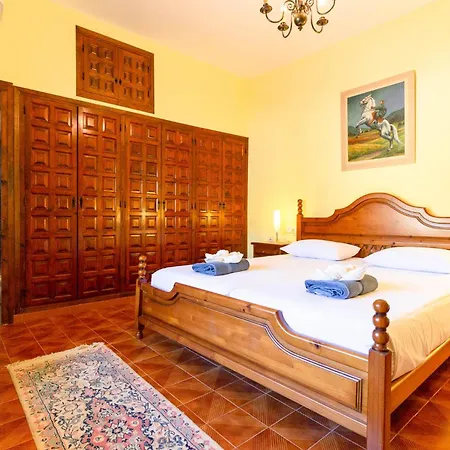 Ref 147) 10 Persons Calpe