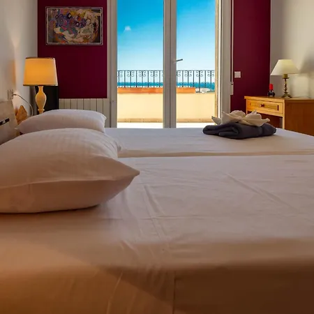 Ref 147) 10 Persons Villa