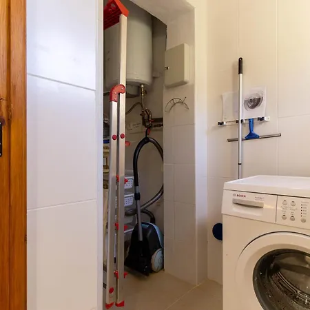 Villa Ref 147) 10 Persons