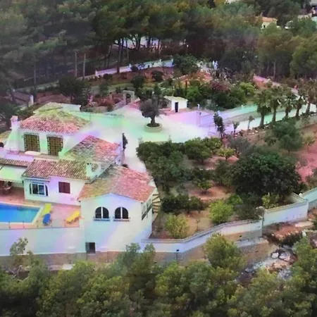 Villa Ref 147) 10 Persons *